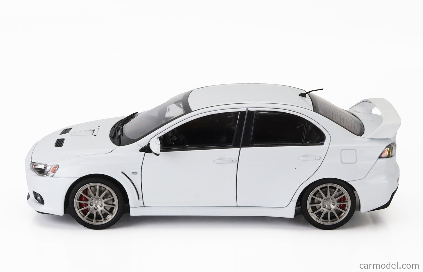 SUN-STAR 05824 Scale 1/18 | MITSUBISHI LANCER EVO X 2007 WHITE
