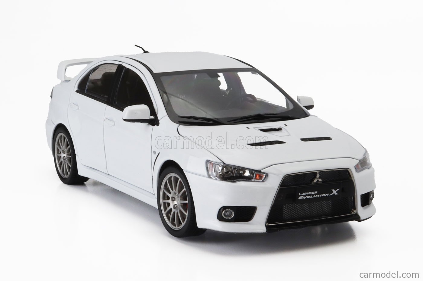 SUN-STAR 05824 Scale 1/18 | MITSUBISHI LANCER EVO X 2007 WHITE
