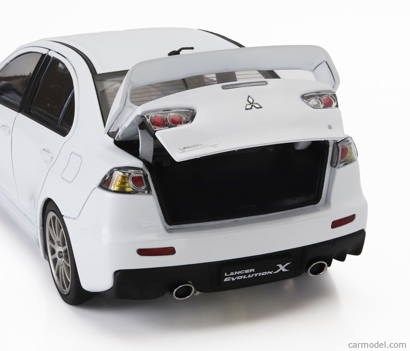 SUN-STAR 05824 Scale 1/18 | MITSUBISHI LANCER EVO X 2007 WHITE
