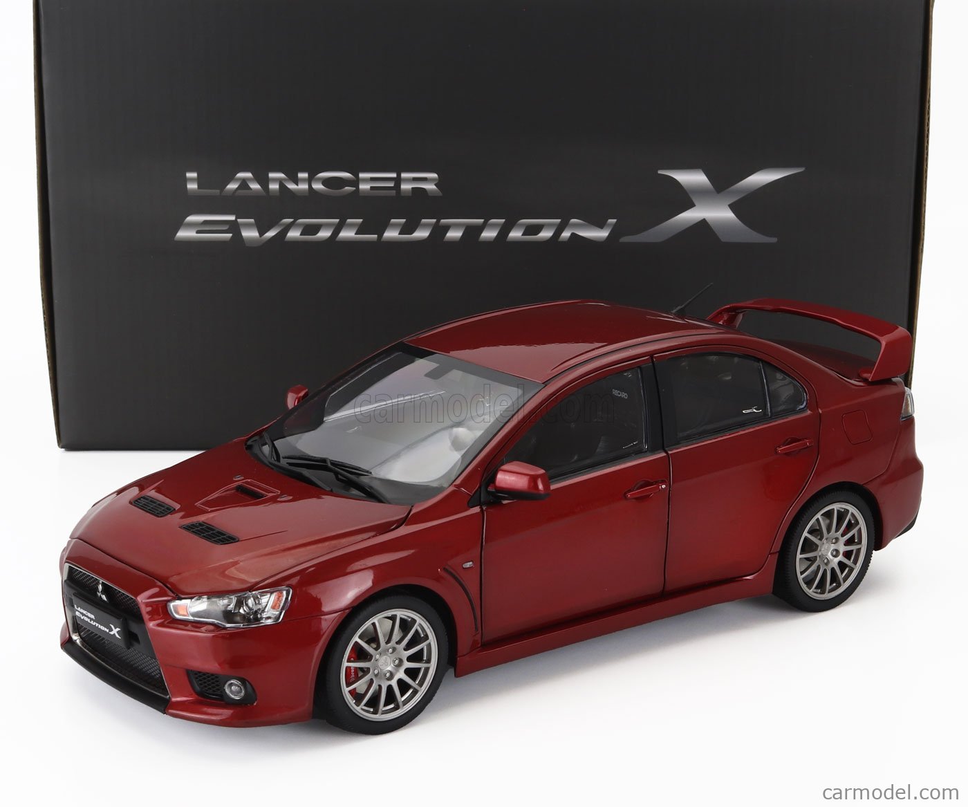Sun Star 1:18 Mitsubishi Lancer Evolution X in Cool Silver