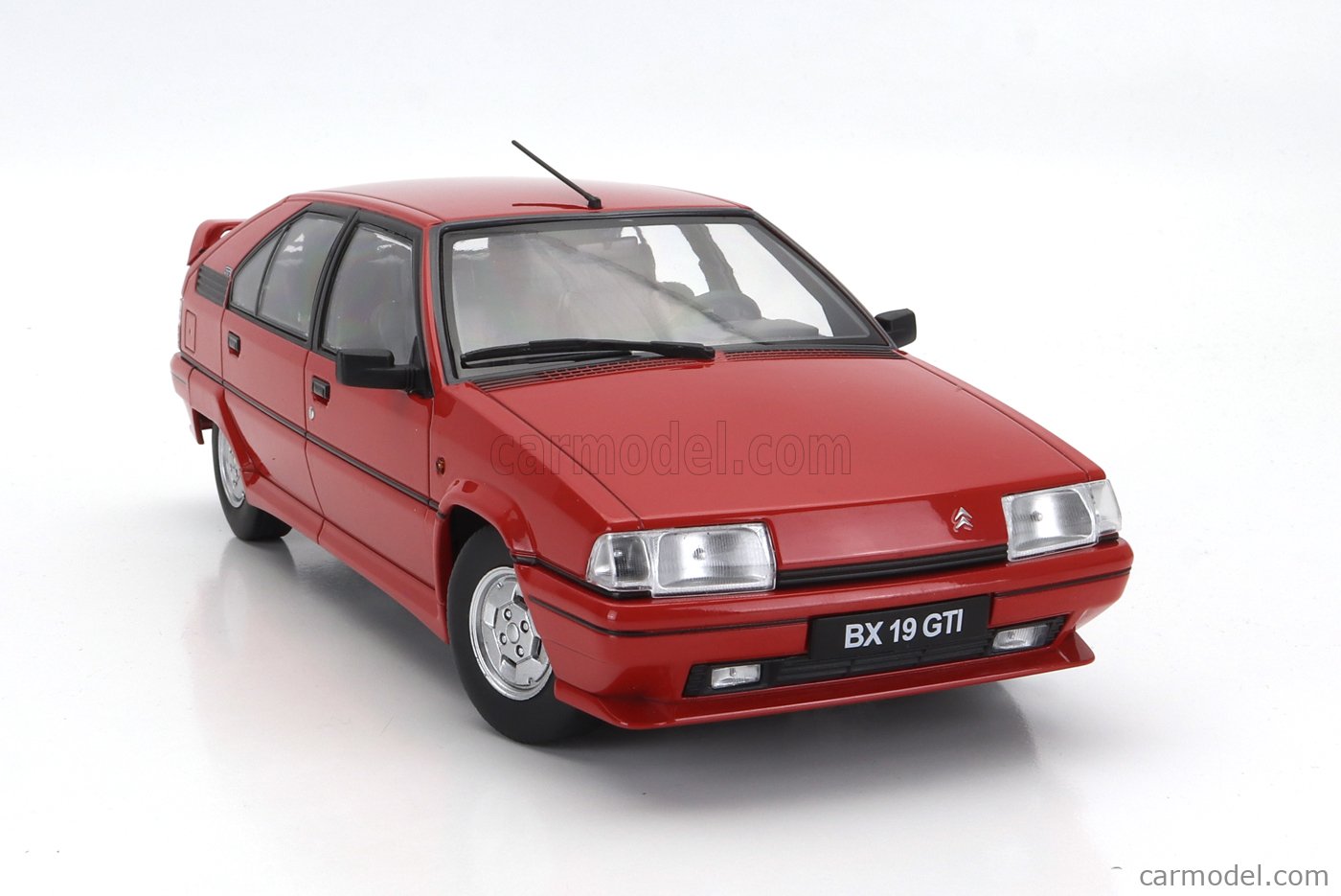 TRIPLE9 T9-1800460 Escala 1/18 | CITROEN BX GTi 1990 RED