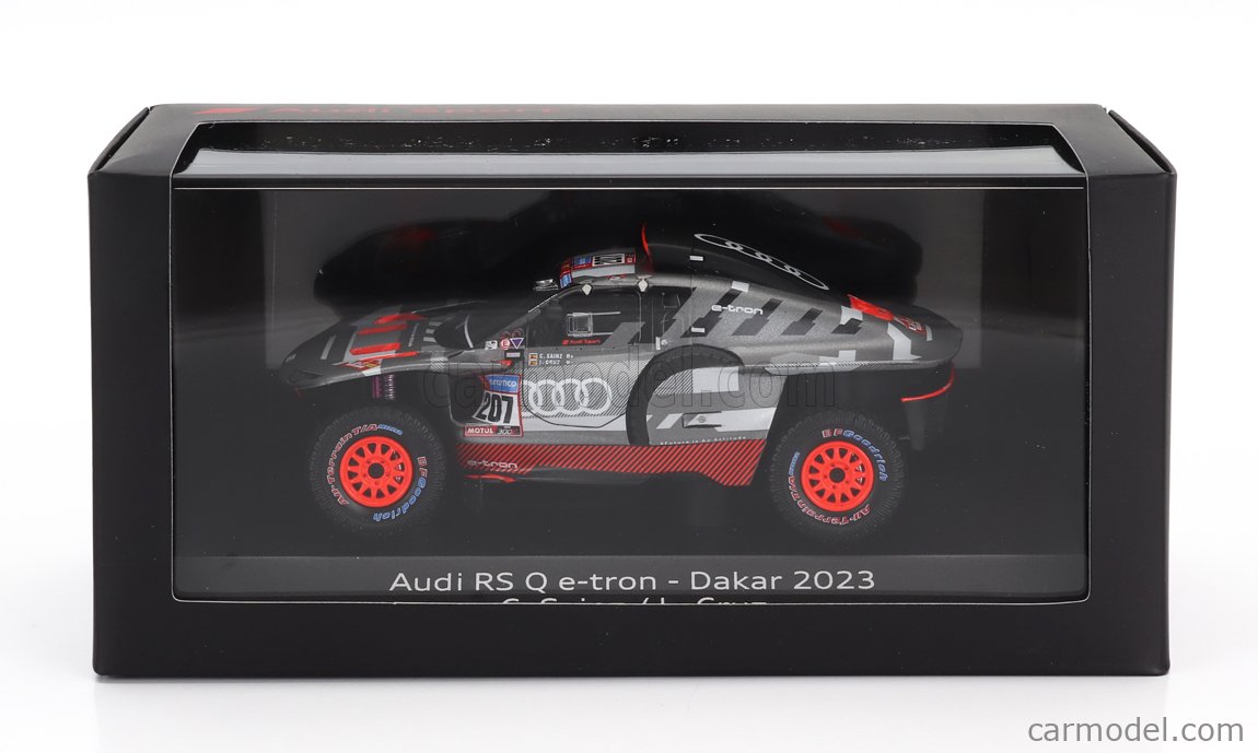 Modèle Réduit AUDI RS Q E-tron Dakar 2023 - Pilotes C.Sainz & L.Cruz - Échelle 1/18 Spark