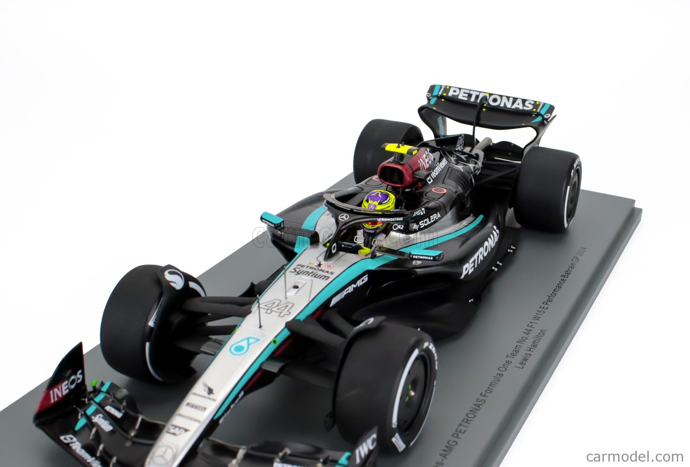 ミニカー AMG PETRONAS F1 W15 Performance 1/18 Amazon.com: Minichamps Mercedes-AMG Petronas F1 Team W15 E