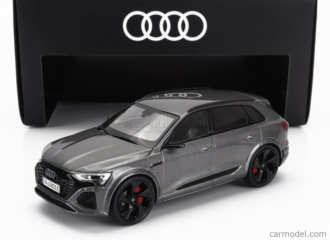 1/43 アウディ Q8 e-tron スポーツバック ミニカー - 乗用車