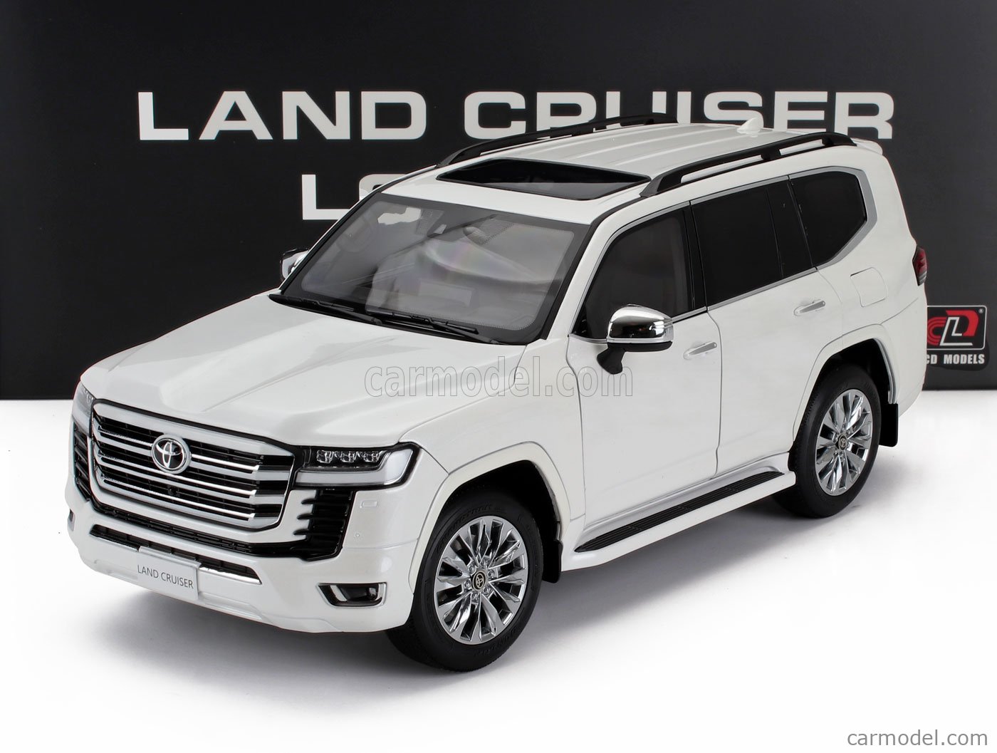 LCD-MODEL LCD18013-ZX-WH Scale 1/18 | TOYOTA LAND CRUISER 300-ZX