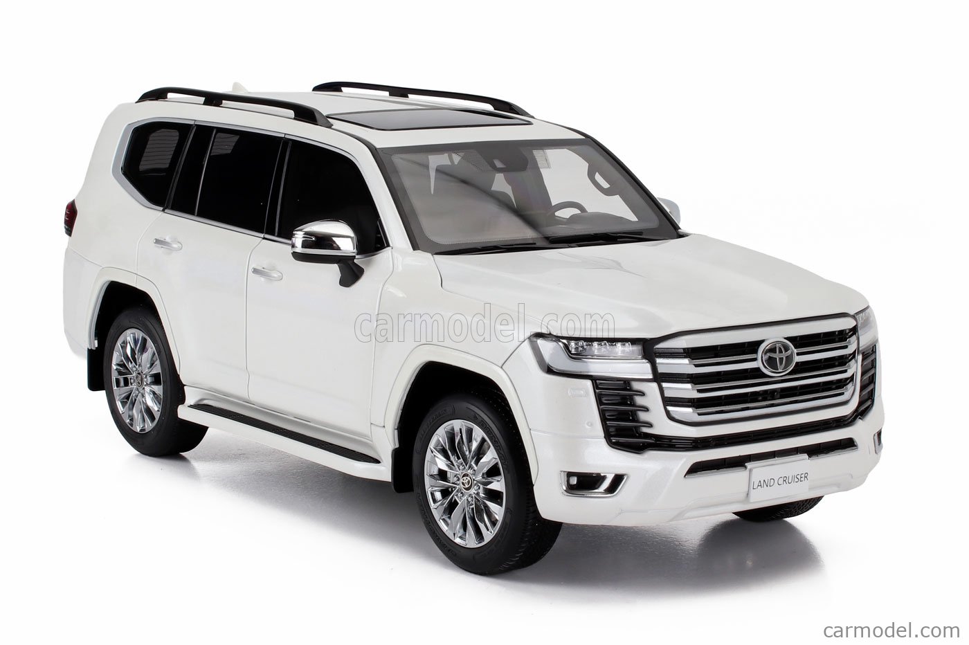 LCD-MODEL LCD18013-ZX-WH Scale 1/18 | TOYOTA LAND CRUISER 300-ZX