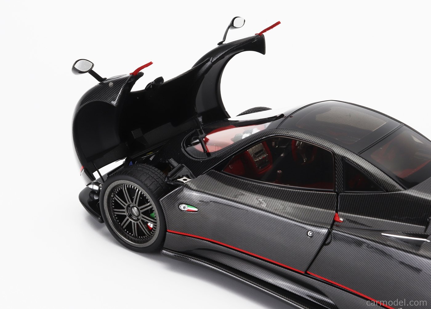 Pagani Zonda F Coupé – 2005 – Argent – Spark 1/43 – Résine – Occasion
