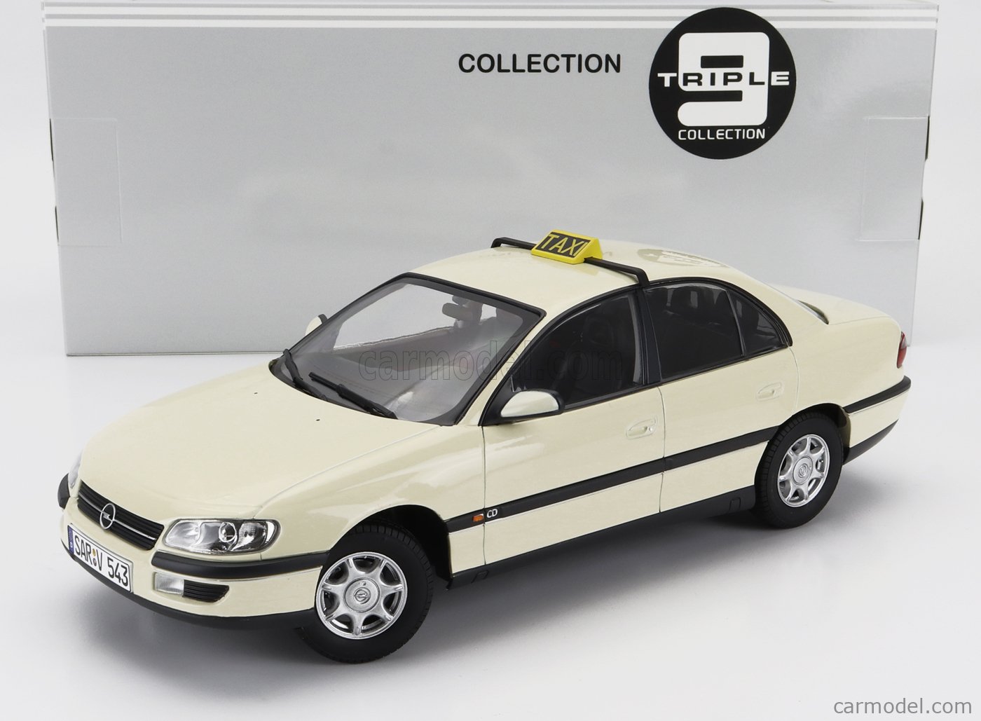 TRIPLE9 T9-1800433 Scale 1/18 | OPEL OMEGA B 1996 GREEN