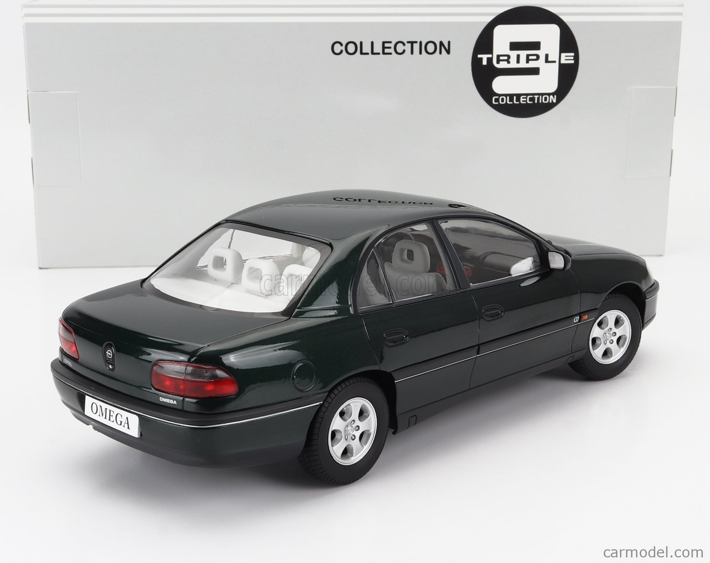 TRIPLE9 T9-1800433 Masstab: 1/18 | OPEL OMEGA B 1996 GREEN