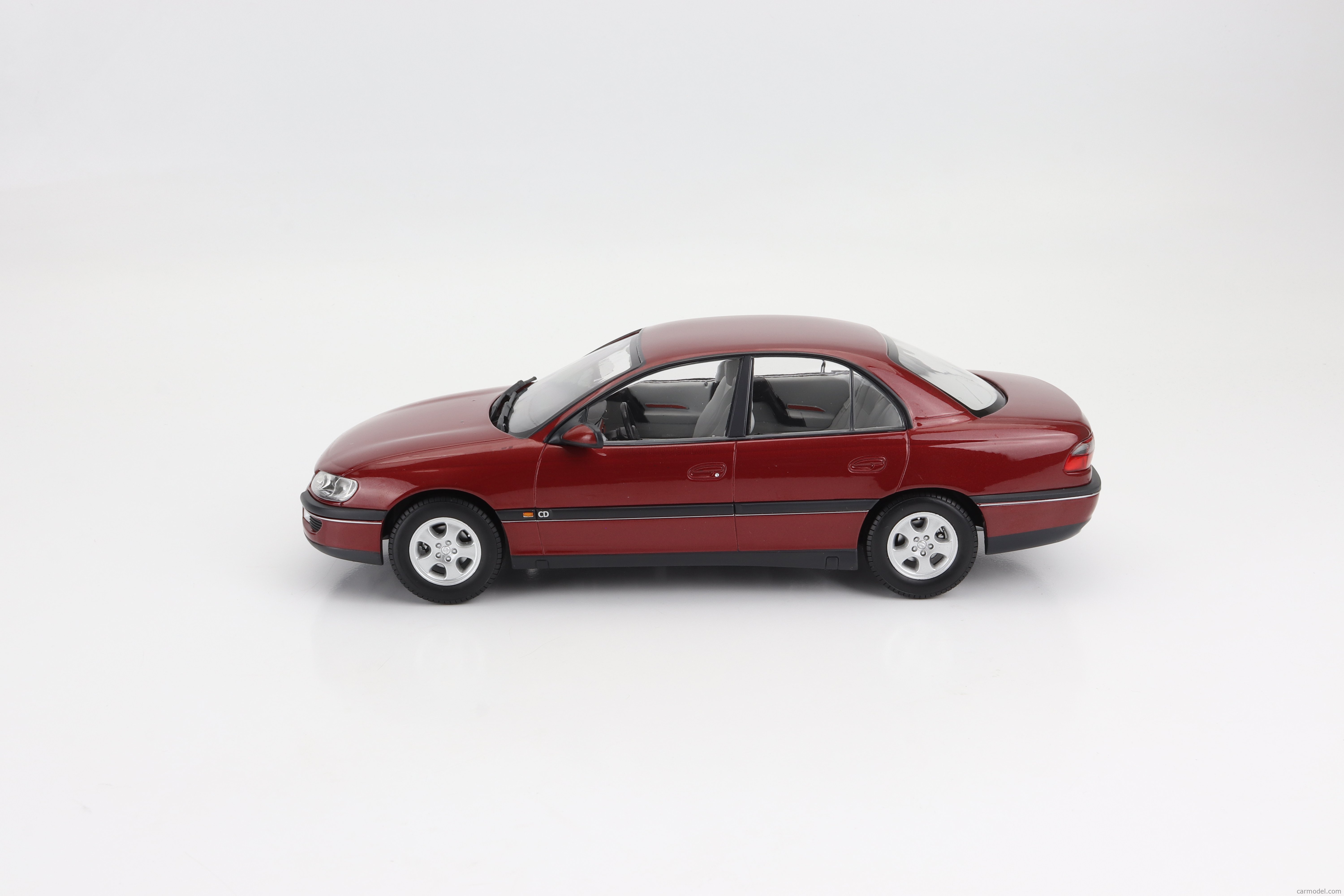 Amazon | Triple 9 1/18 Opel Omega B Saloon 1996 ダーク
