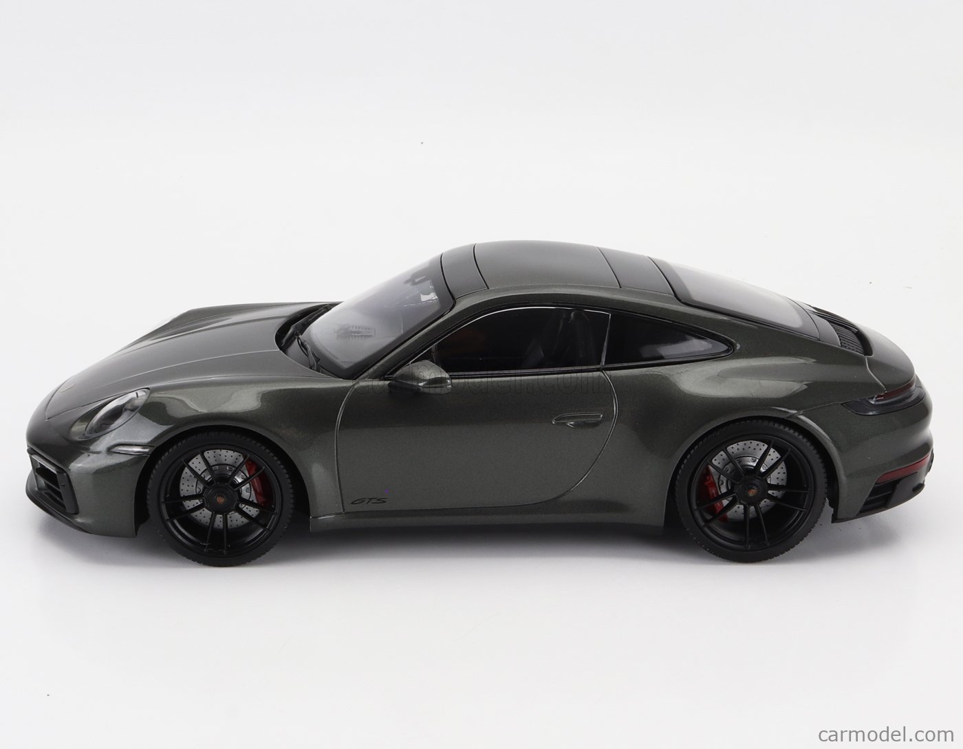Minichamps 155063102 - Porsch. 911 Carrer. 4 GTS Rubystar 2020 - echelle 1/18 - modèle de Voiture