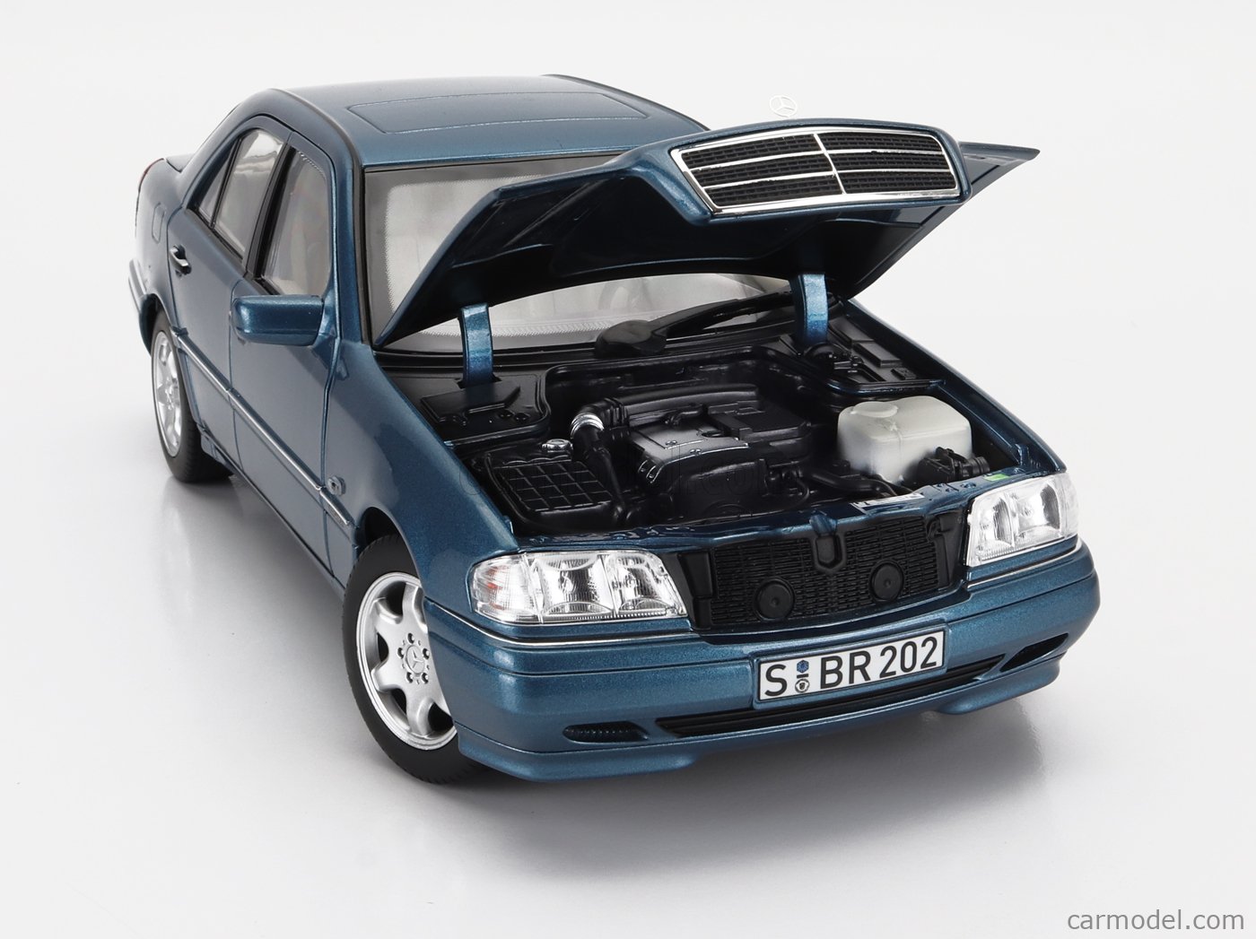 Mercedes-Benz C 36 AMG (W202) ミニカー 1/18 Mercedes Benz C36 AMG W202 Brilliant Silver 1994 Model