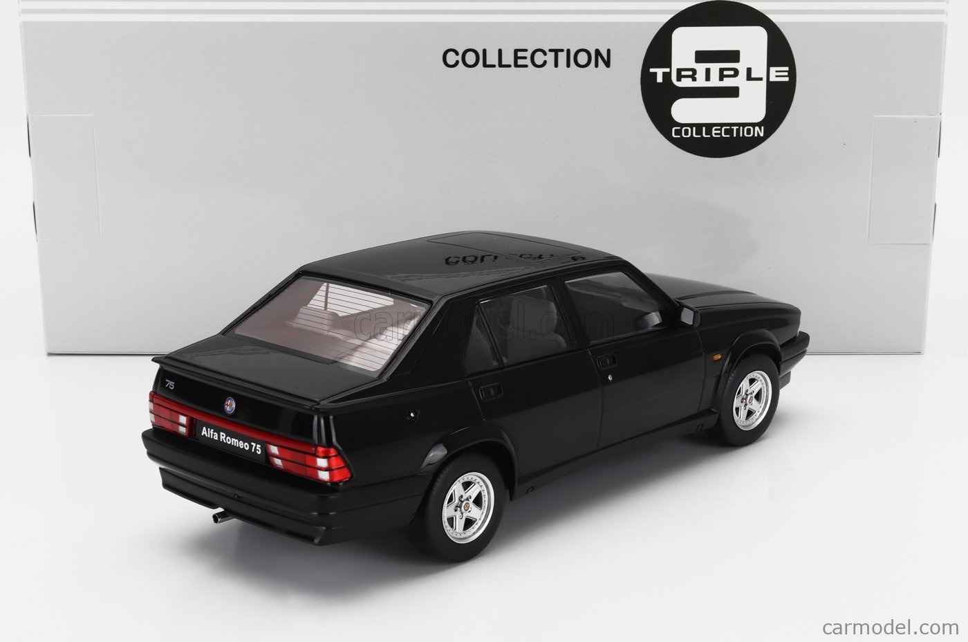 Triple9 1:18 Alfa Romeo 75 police Année de construction 1991 bleu / blanc T9-1800475 modèle