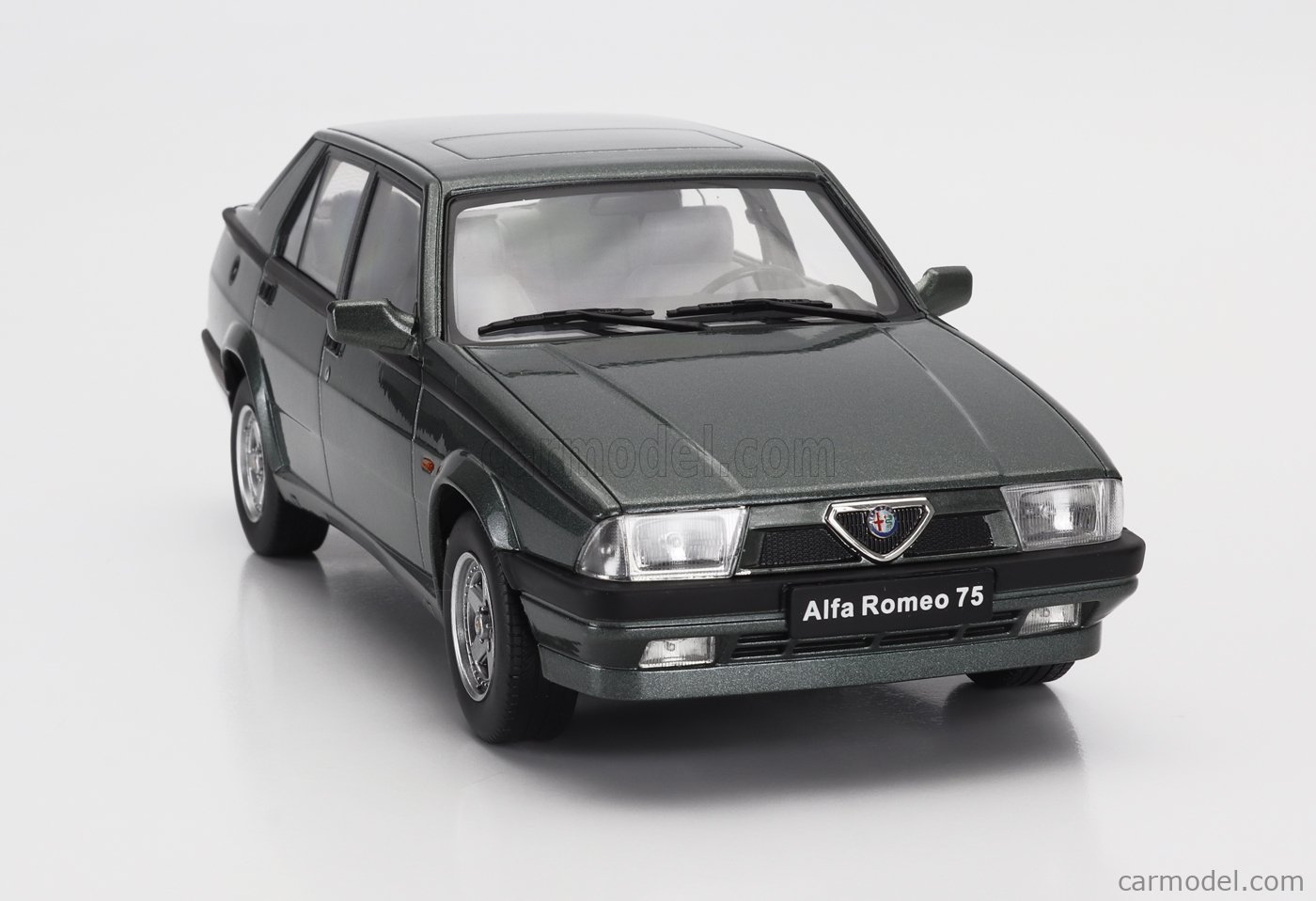 TRIPLE9 T9-1800473 Scale 1/18 | ALFA ROMEO 75 1988 GREY GREEN
