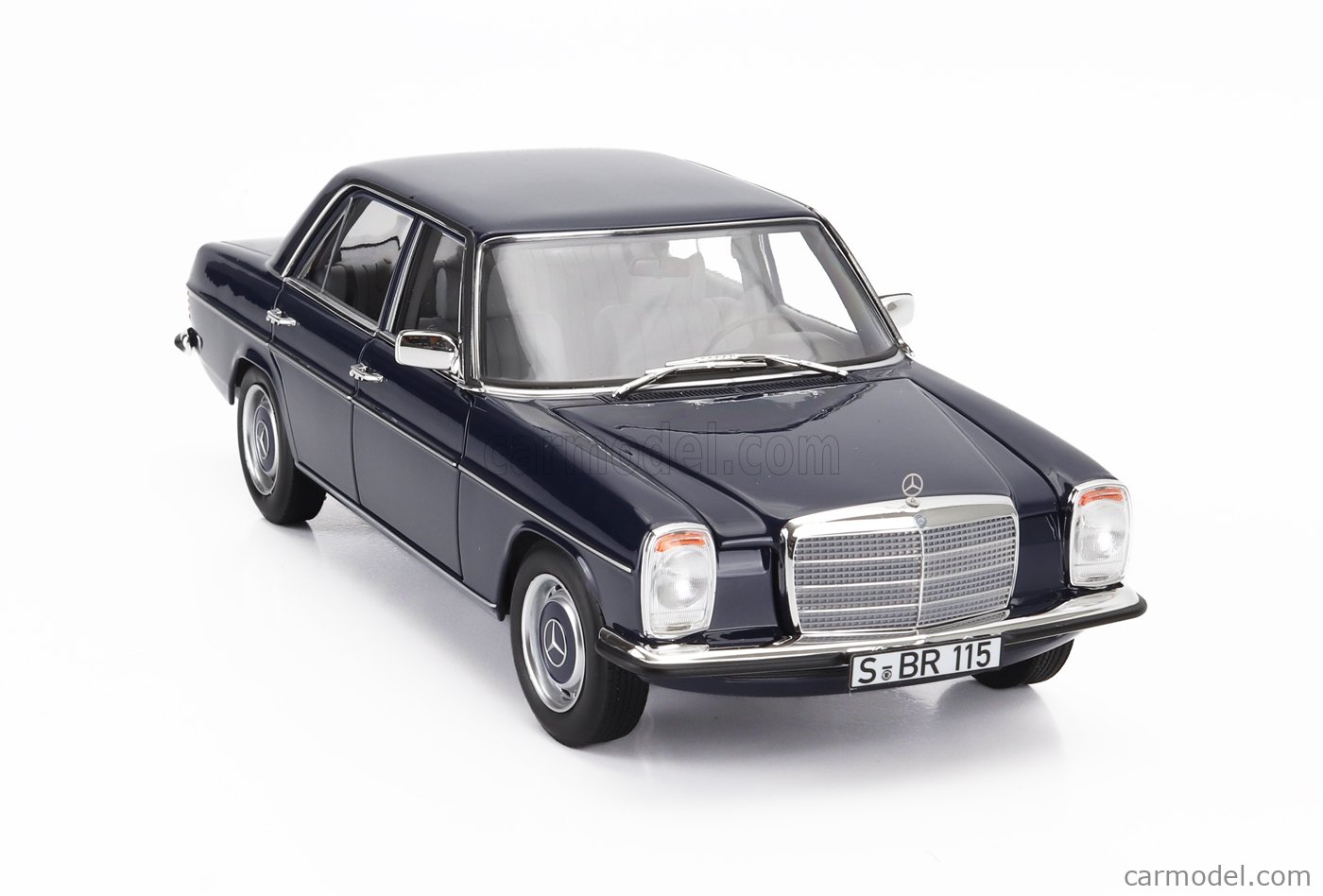 1:18 NOREV MERCEDES-BENZ 200 W123 Agavengrün 1980/85 Full Opening Revendeur EUR 148,18 - FR