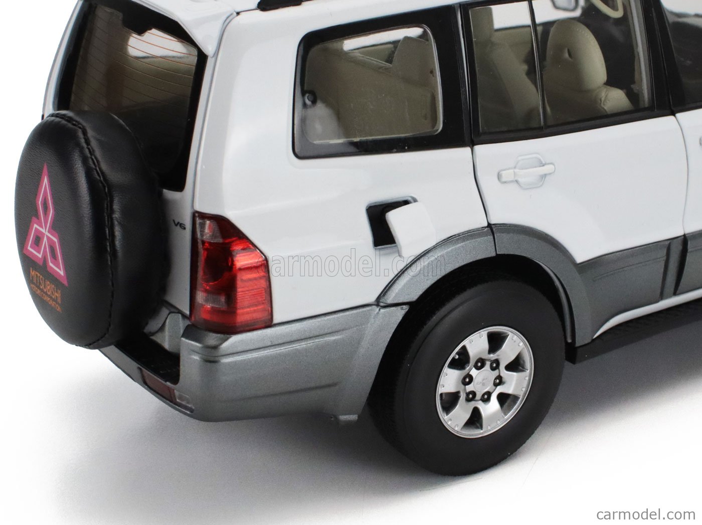 【未開封】サンスター　MITSUBISHI PAJERO 1/18 Sun Star Models 1:18 Mitsubishi Pajero 3.5 V6 Long