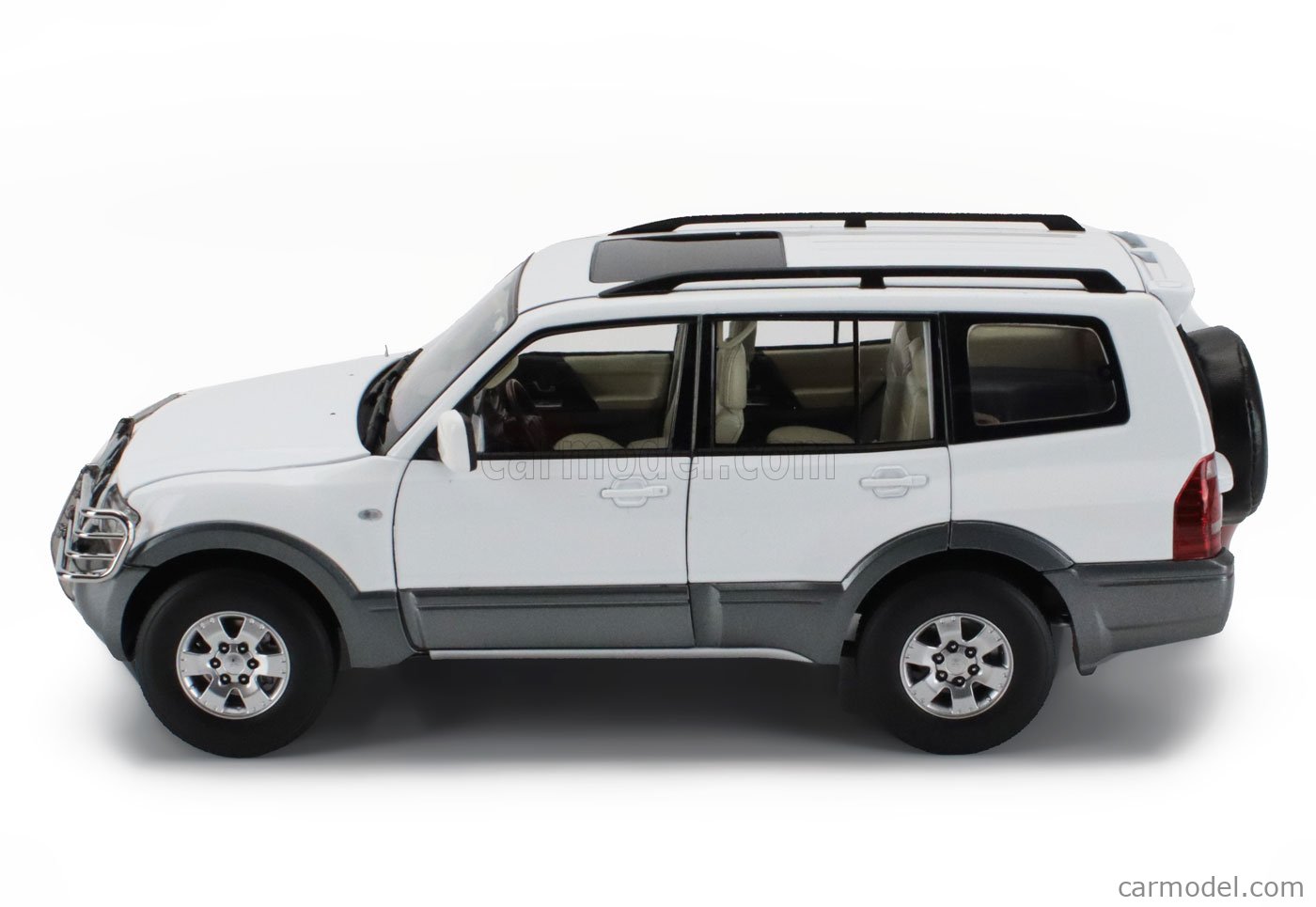SUN-STAR 05833 Scale 1/18 | MITSUBISHI PAJERO 3.5L V6 V73