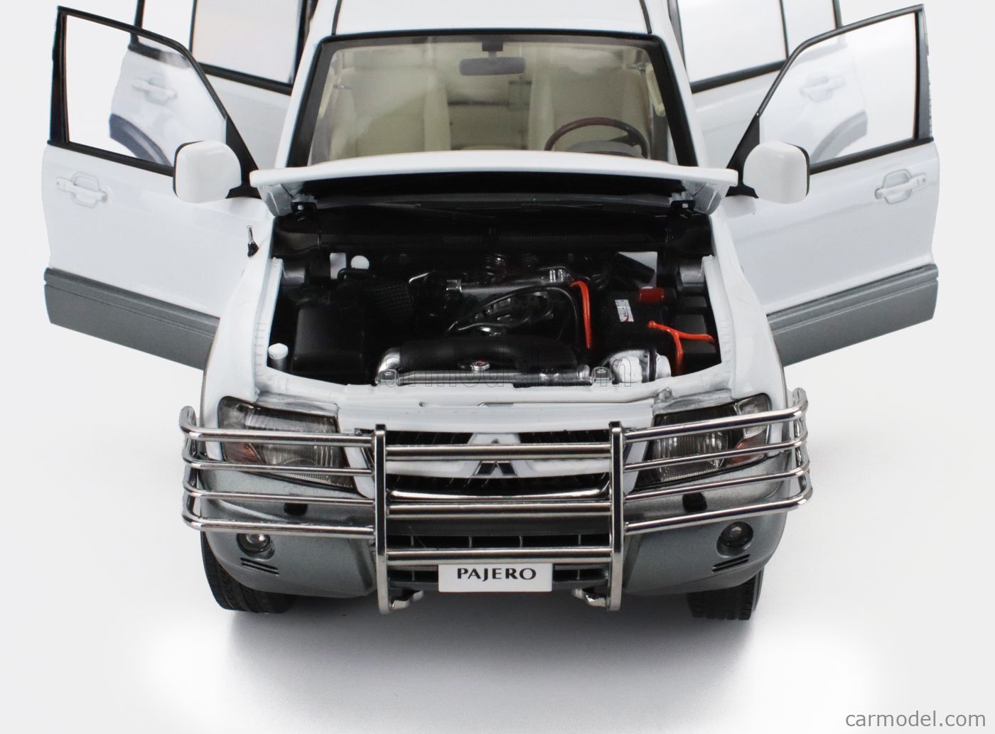 Maquette 1:18 SUNSTAR - Mitsubishi Pajero V73 2006 Vert Gris - Modèle Collector
