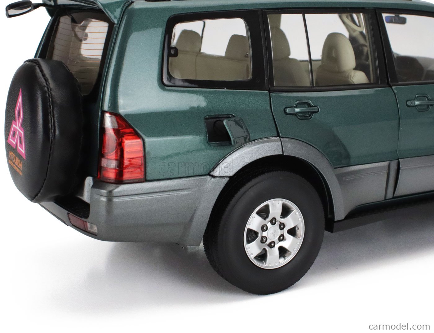 SUN-STAR 05831 Scale 1/18 | MITSUBISHI PAJERO 3.5L V6 V73