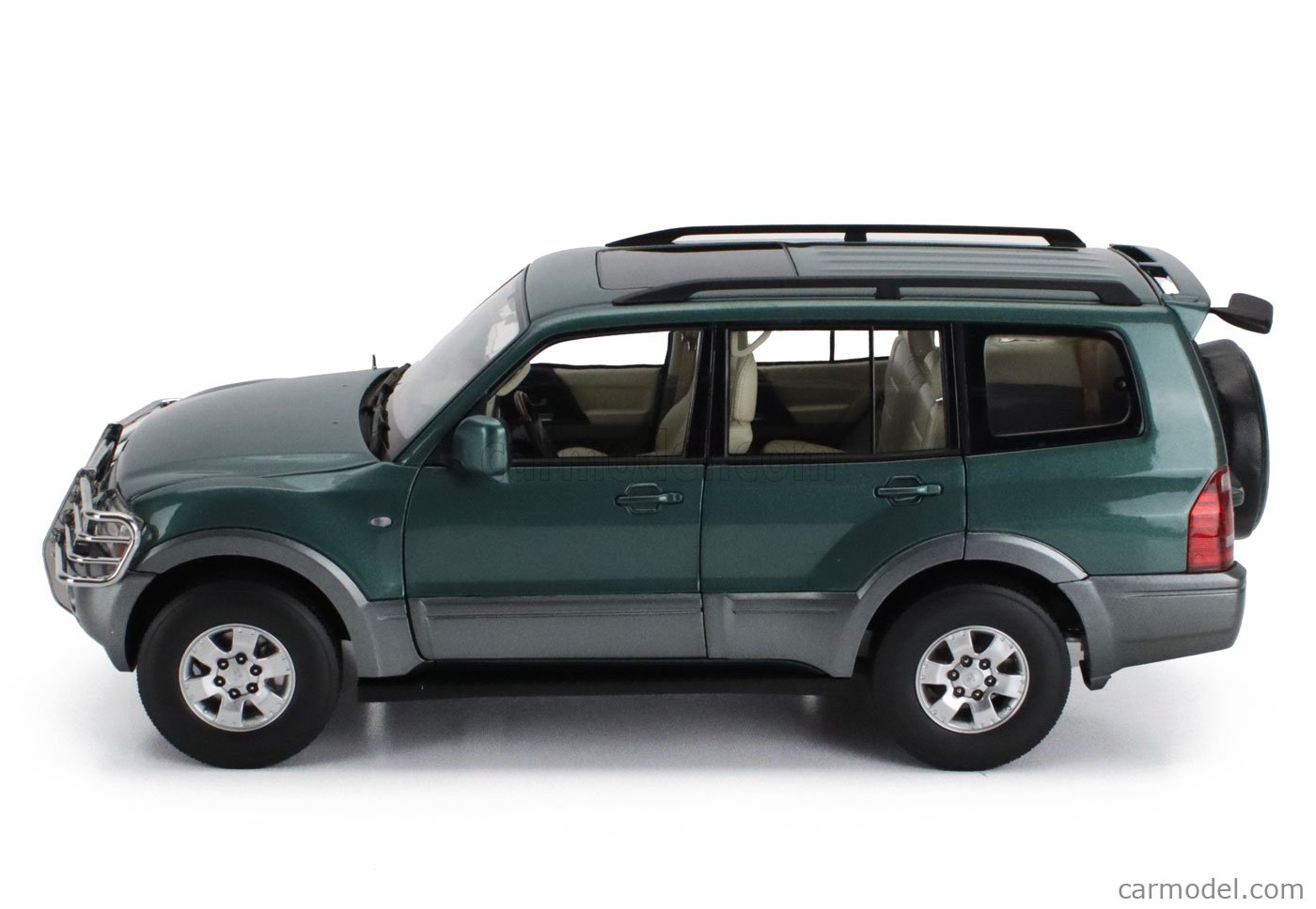 SUN-STAR 05831 Scale 1/18 | MITSUBISHI PAJERO 3.5L V6 V73