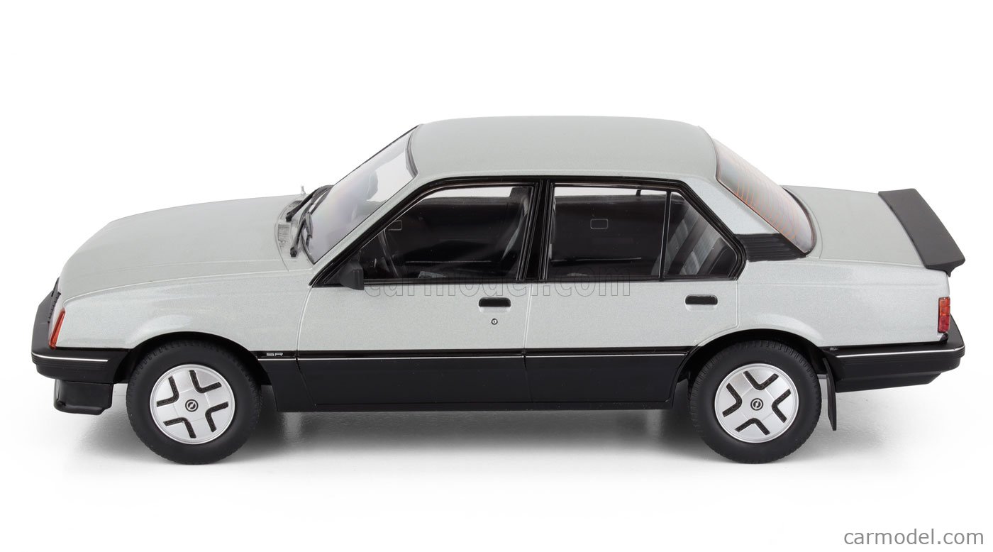 Opel Ascona C SR 1981 - Miniature échelle 1/18 - MCG Argent - MCG18460