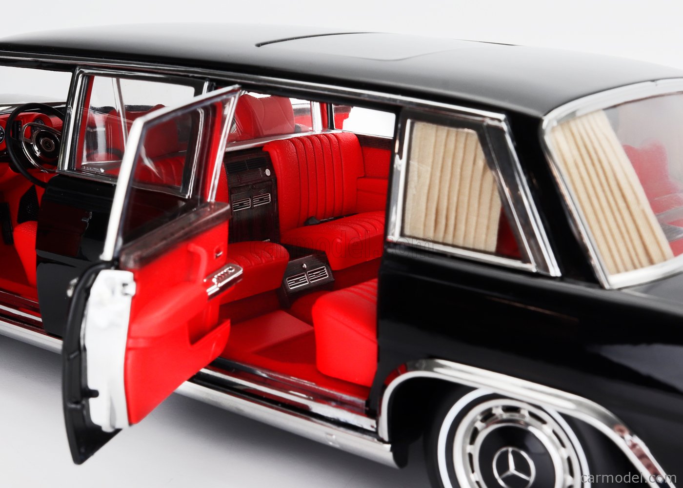 Modellino Mercedes 600 Pullman (W100) Nero 1:18 MCG - Collezione