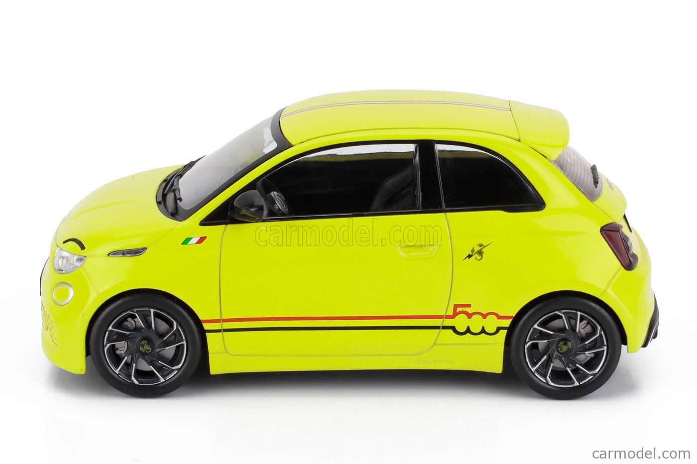 Fiat 500e Abarth de 2024 au 1/18 de IXO / Model Car Group MCG18499 MCG