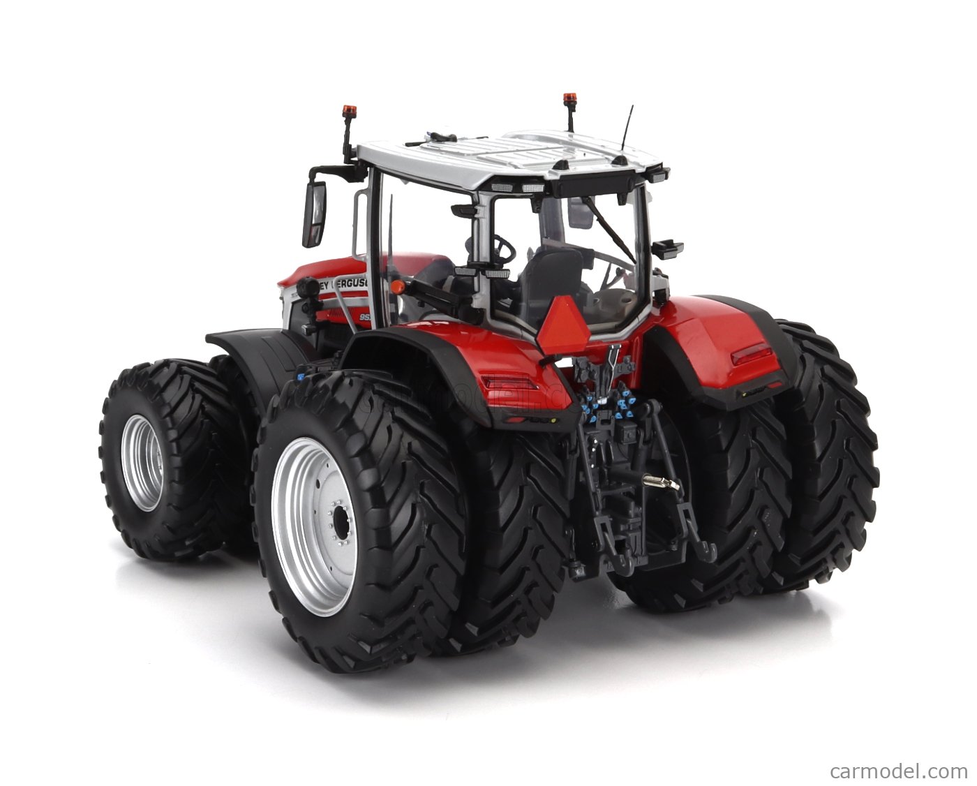 TRACTEUR MASSEY FERGUSON 9S.425 1/32 UNIVERSAL HOBBIES