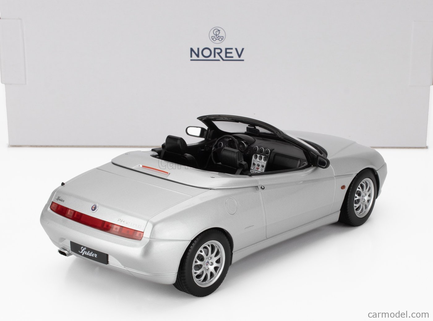 Norev 187853 – Alfa Romeo Spider 1999 – Miniature 1/18 Argent – État Neuf