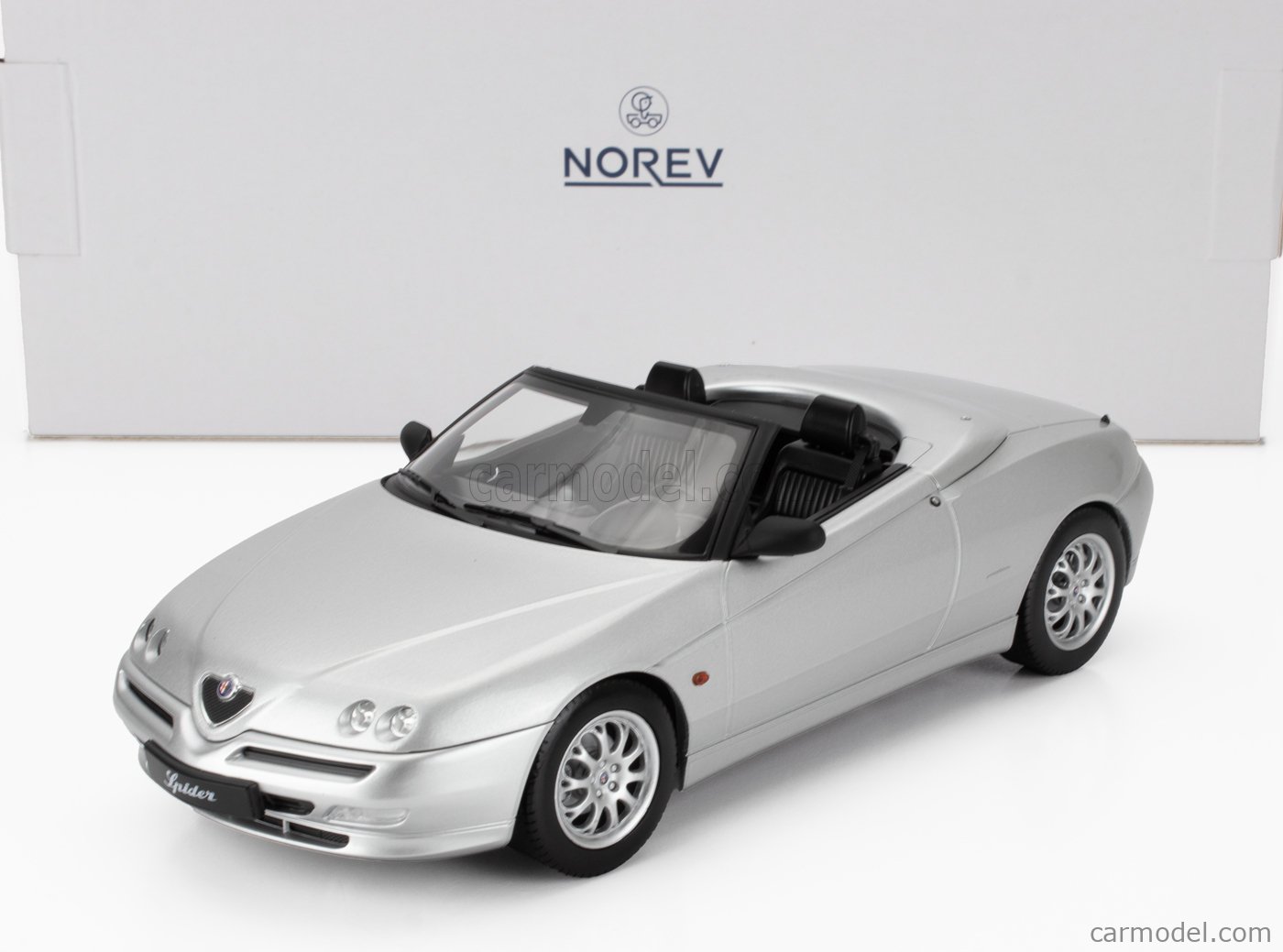Alfa Romeo 2000 Spider 1973 grise (Norev) 1/18e