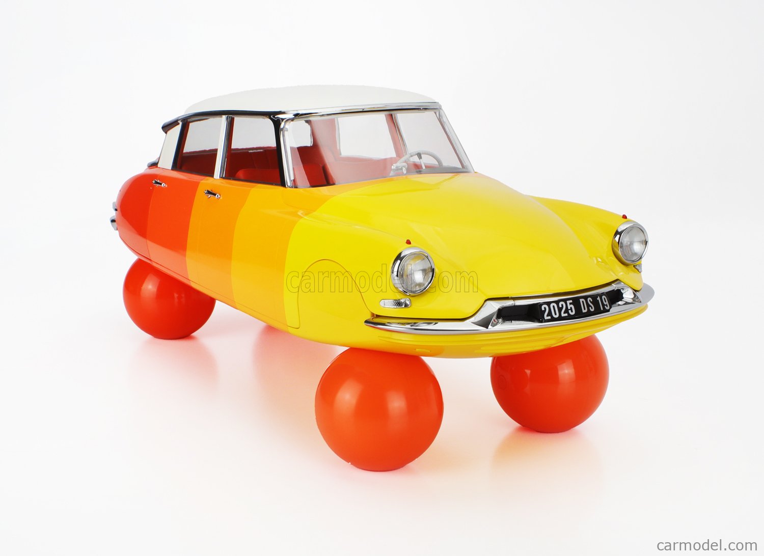 Citroën DS 19 sur boules 1959 Beige 1/12