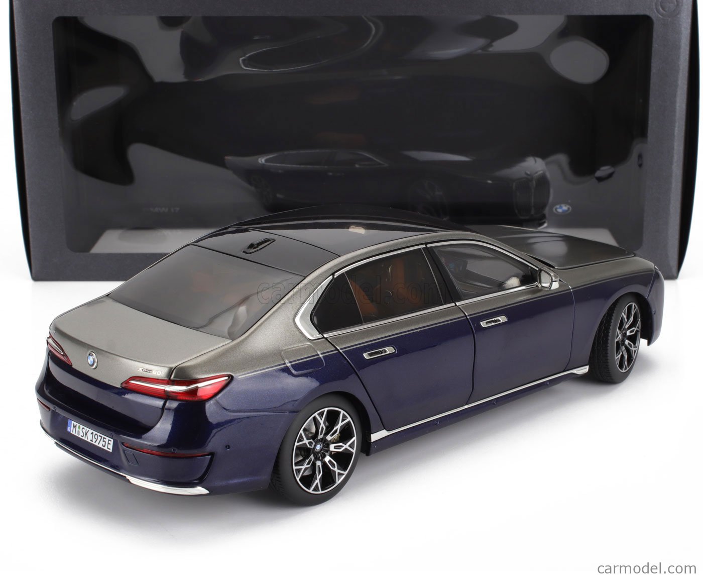 新品　BMW　ミニカー　ミニチャンプス 1/18　i7　7シリーズ 2023 楽天市場】ミニカー 1/18 BMW 7シリーズ i7 ミニチャンプス