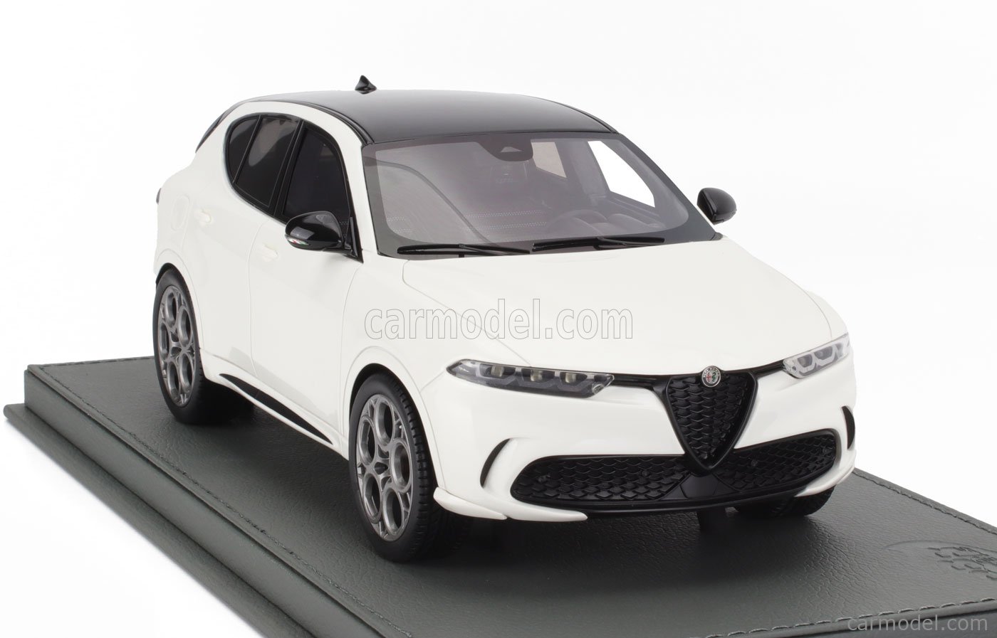 Modèle Réduit Alfa Romeo Tonale Police - 1:18 BBR Avec Vitrine - Référence BBRC1856POL-VET