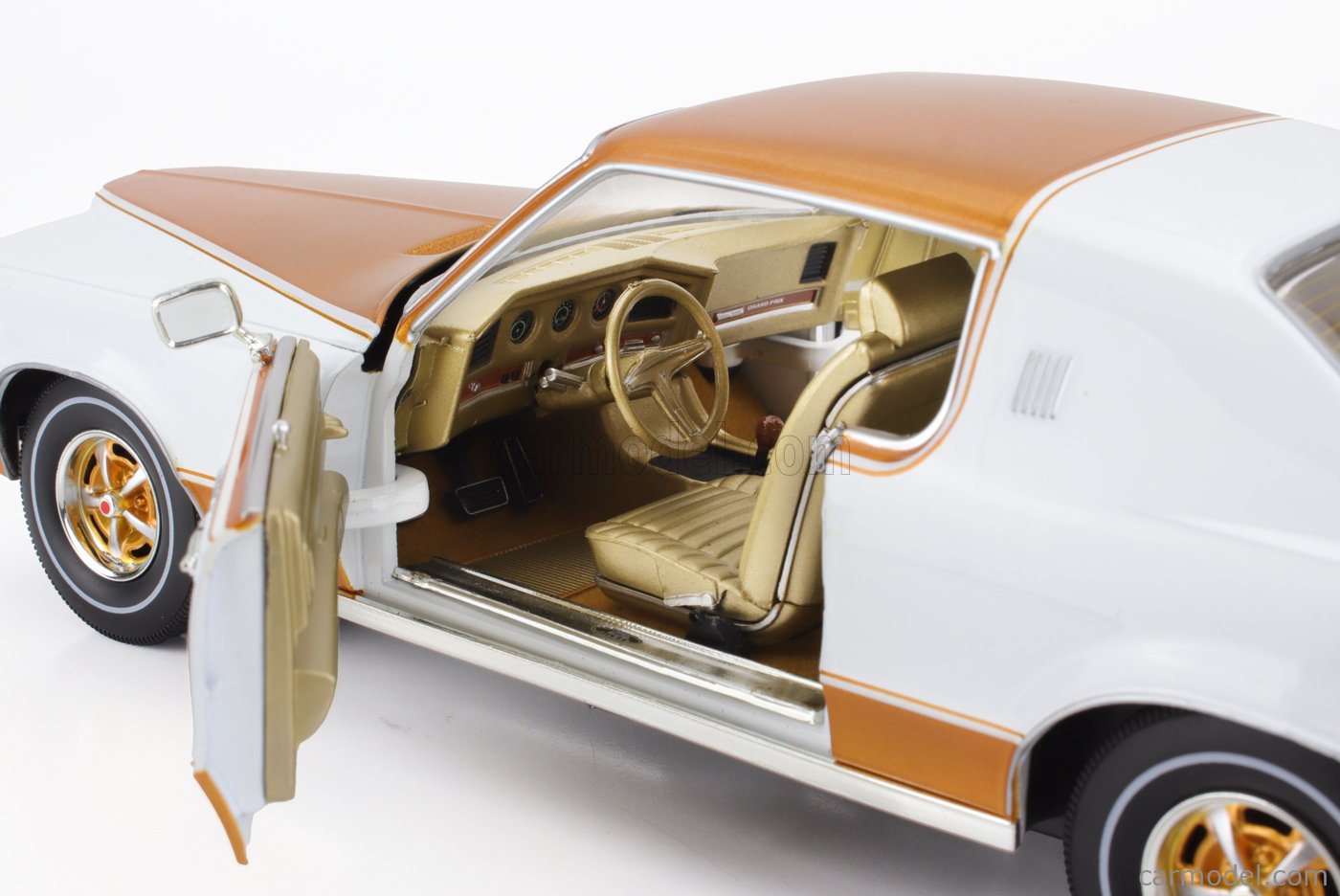 AUTOWORLD AMM1316/06 Scale 1/18 | PONTIAC GRAND PRIX ROYAL