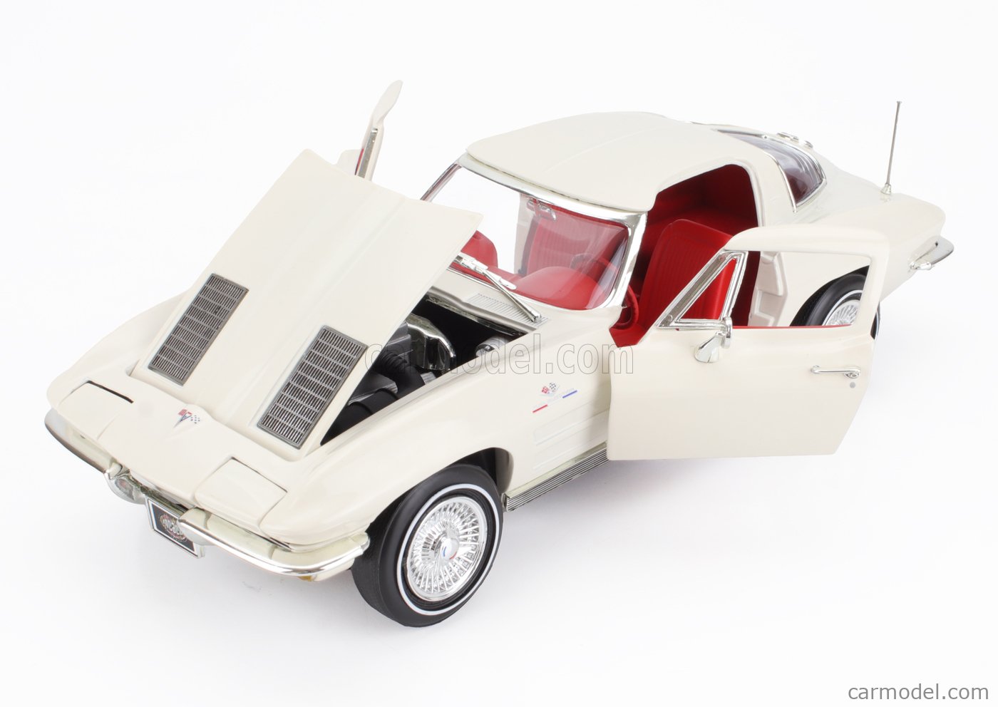 CHEVROLET CORVETTE COUPE (MCACN) 1963 BLANC "ERMINE WHITE&quot