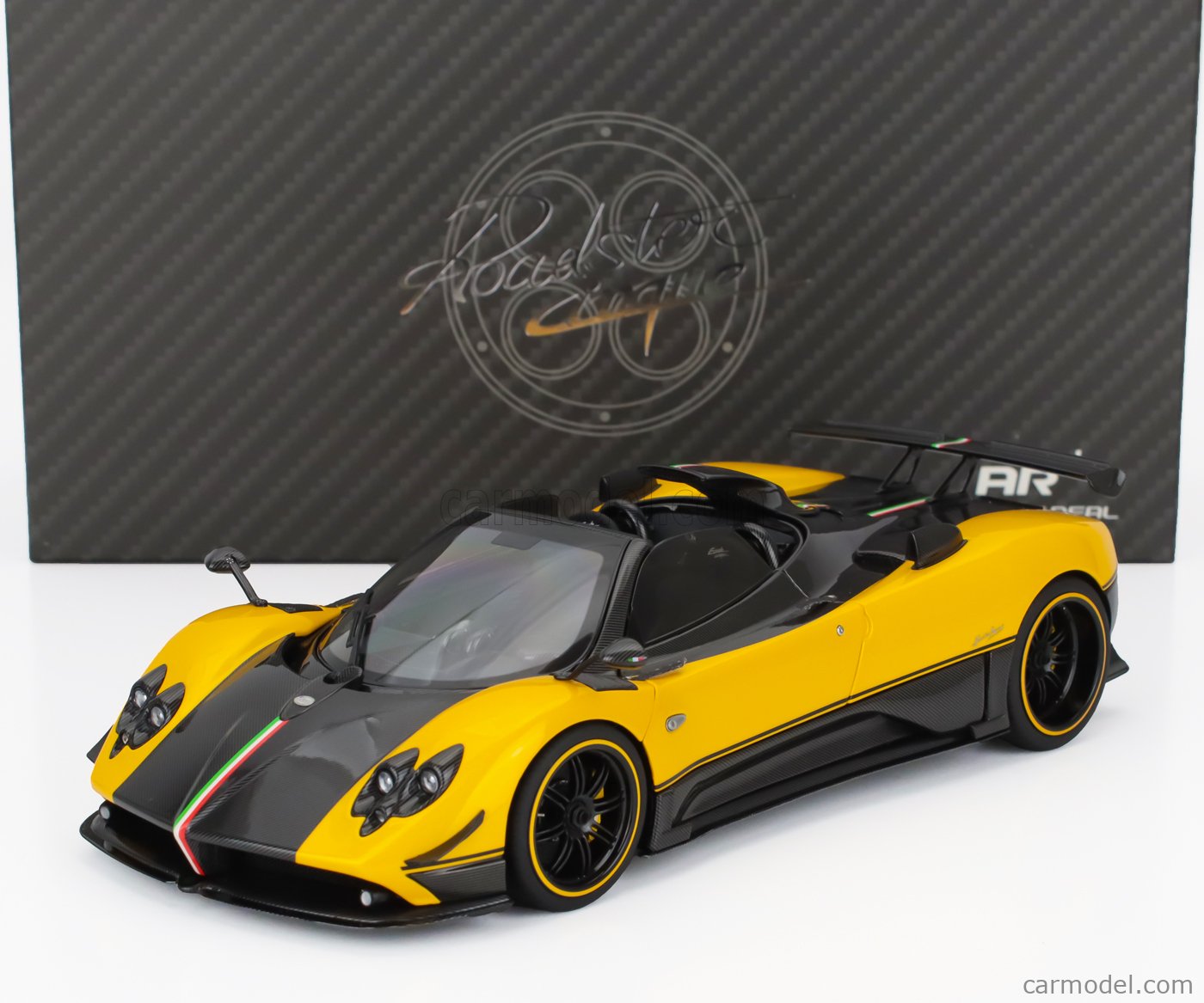 オールモストリアル 1/18 パガーニ　ゾンダ　チンクエロードスター オールモストリアル 1/18 パガーニ ゾンダ チンクエロードスター