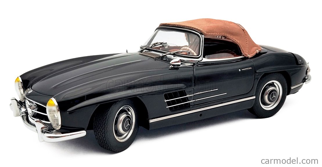 Lot 258 - A CMC 1:18 Scale Mercedes-Benz W196R 1954⁄55