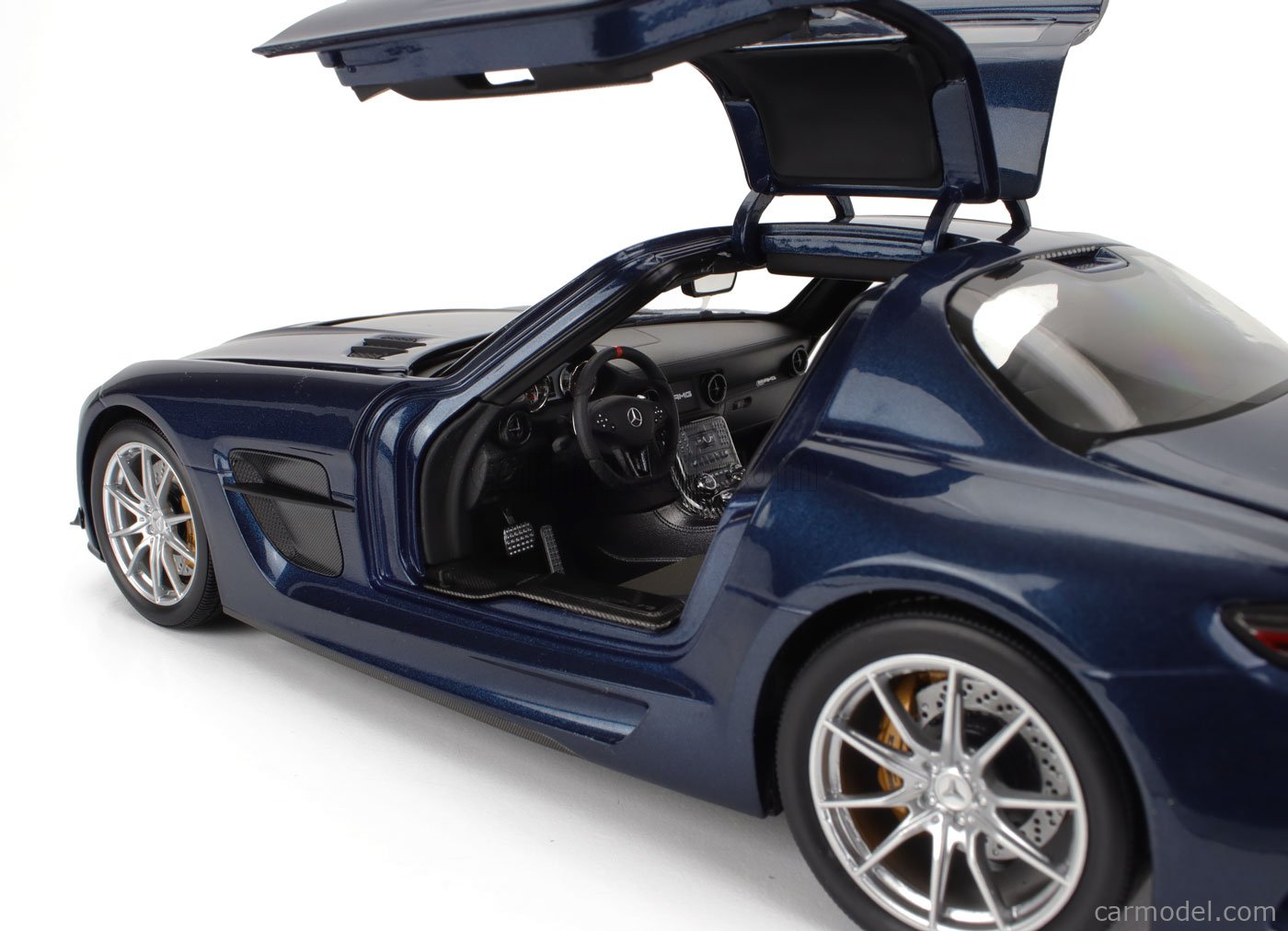 MINICHAMPS 110033026 Scale 1/18 | MERCEDES BENZ SLS COUPE