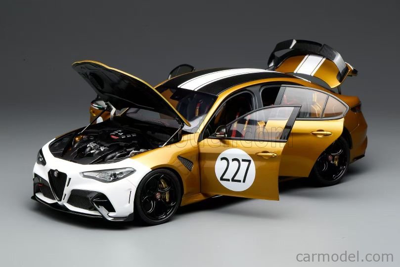 MOTORHELIX M89009 Scale 1/18 | ALFA ROMEO GIULIA GTAm N 227
