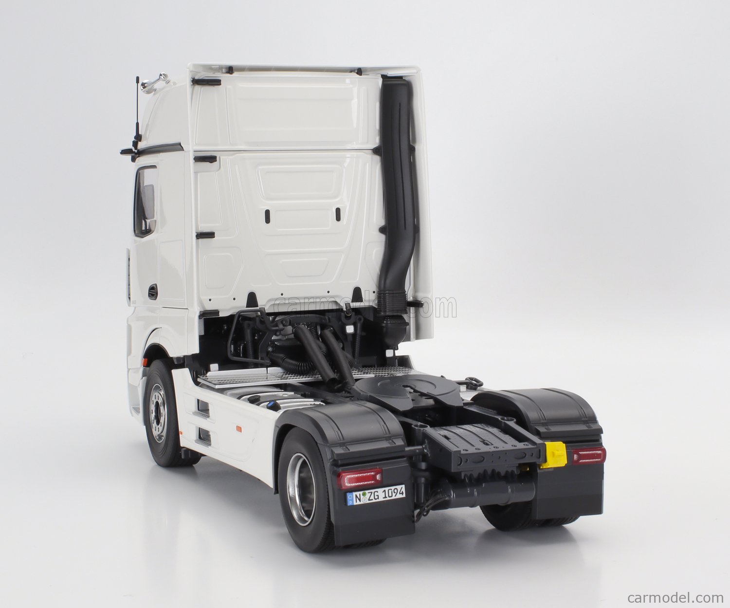 1/18 Mercedes Actros Gigaspace 4x2 unique CATERPILLAR