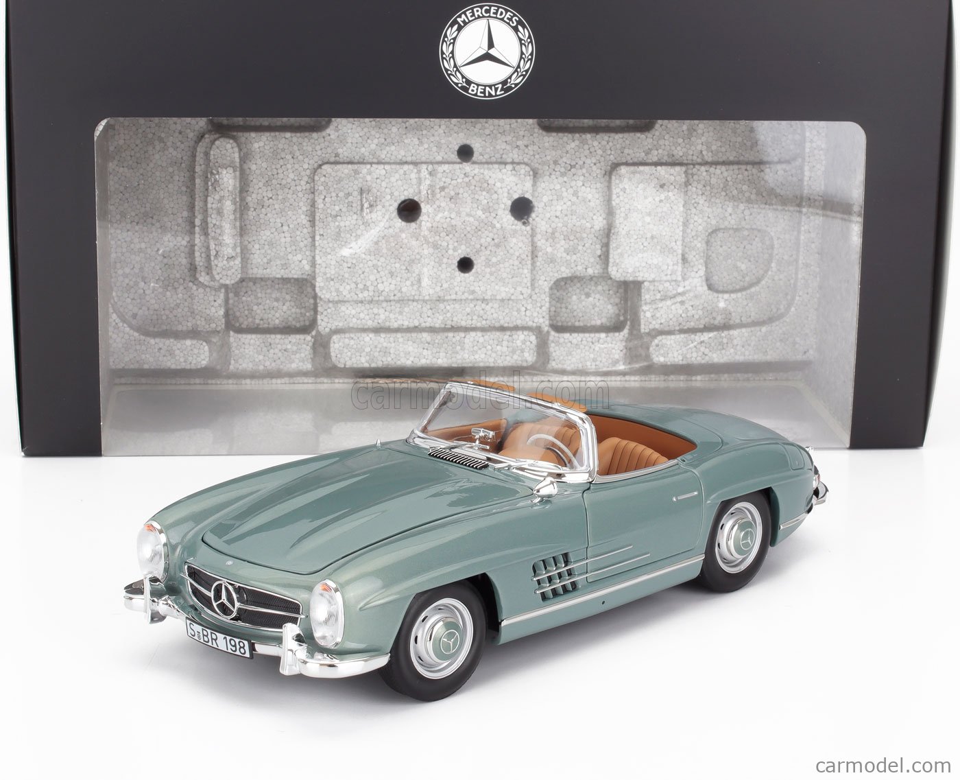 No37 ミニカー1/18 KYOSHO MERCEDES BENZ 300SL Mercedes Benz 300SL by Kyosho 1:18 scale model boxed — CS