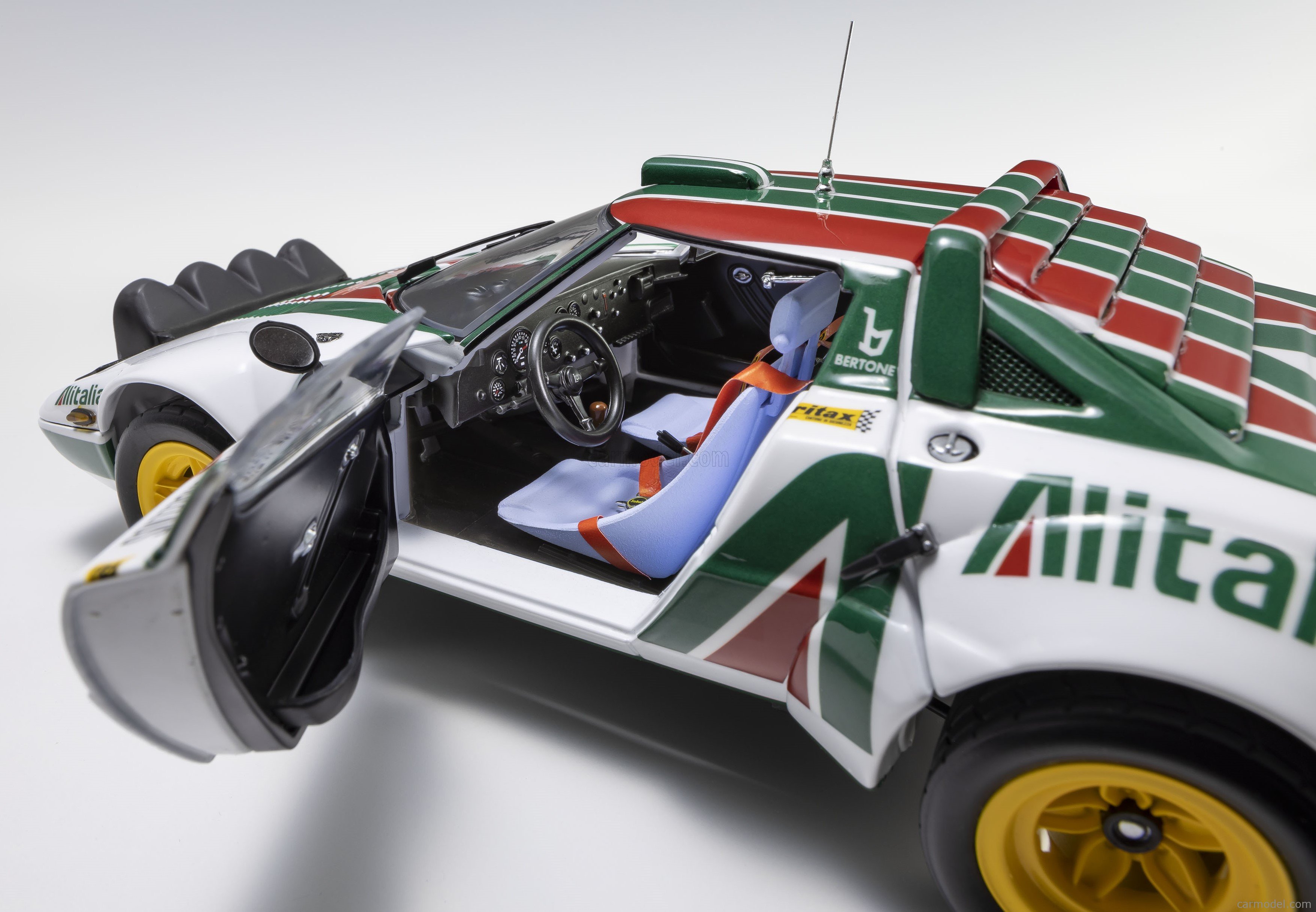 KYOSHO 1:18 Alitaliaモデルカー ナンバー14 KYOSHO 1:18 Alitaliaモデルカー ナンバー14 1:18 - Kyosho - Page 1