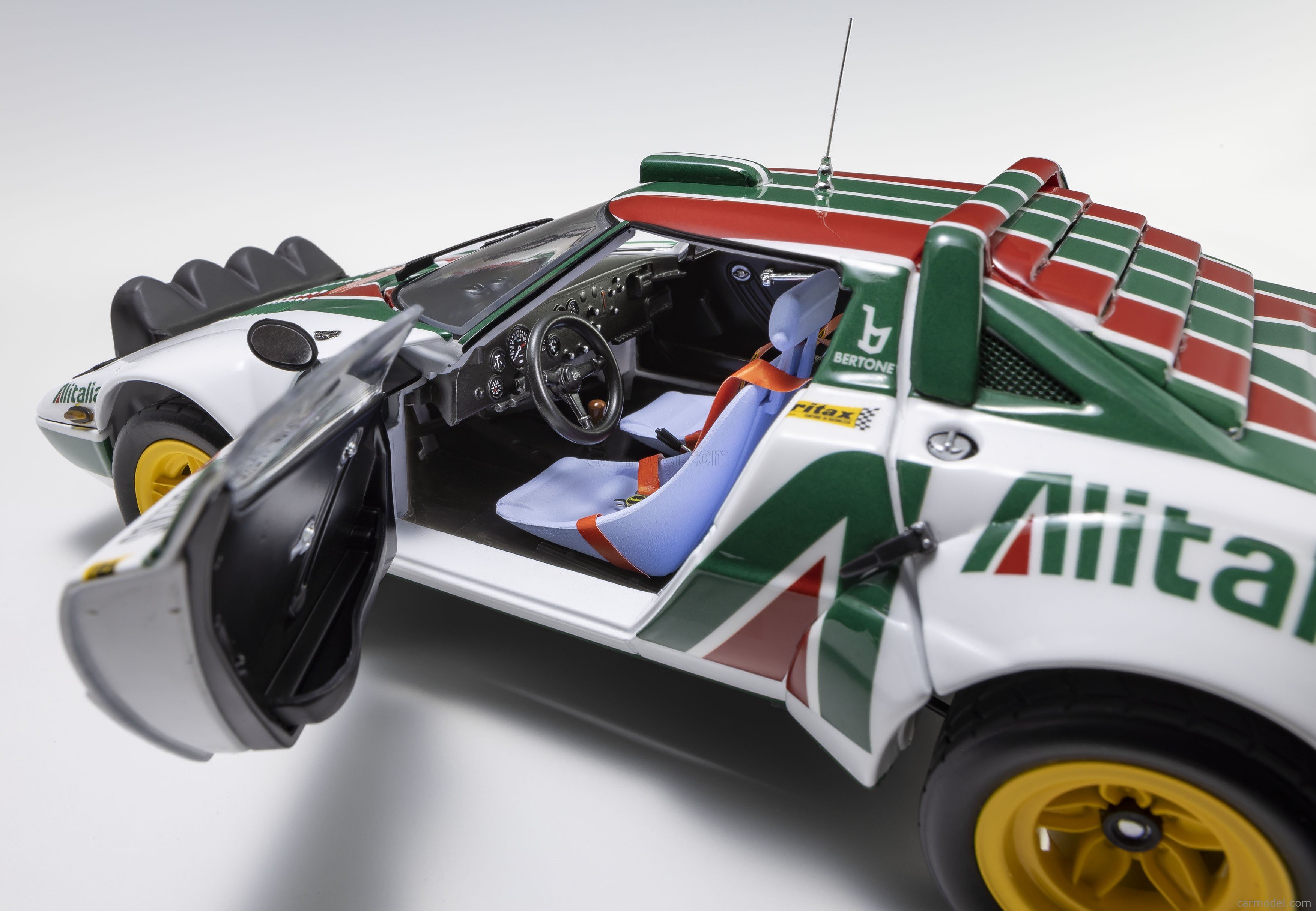 KYOSHO 京商 1/18 LANCIA STRATOS HF WIDE WHEEL Yellow ランチア