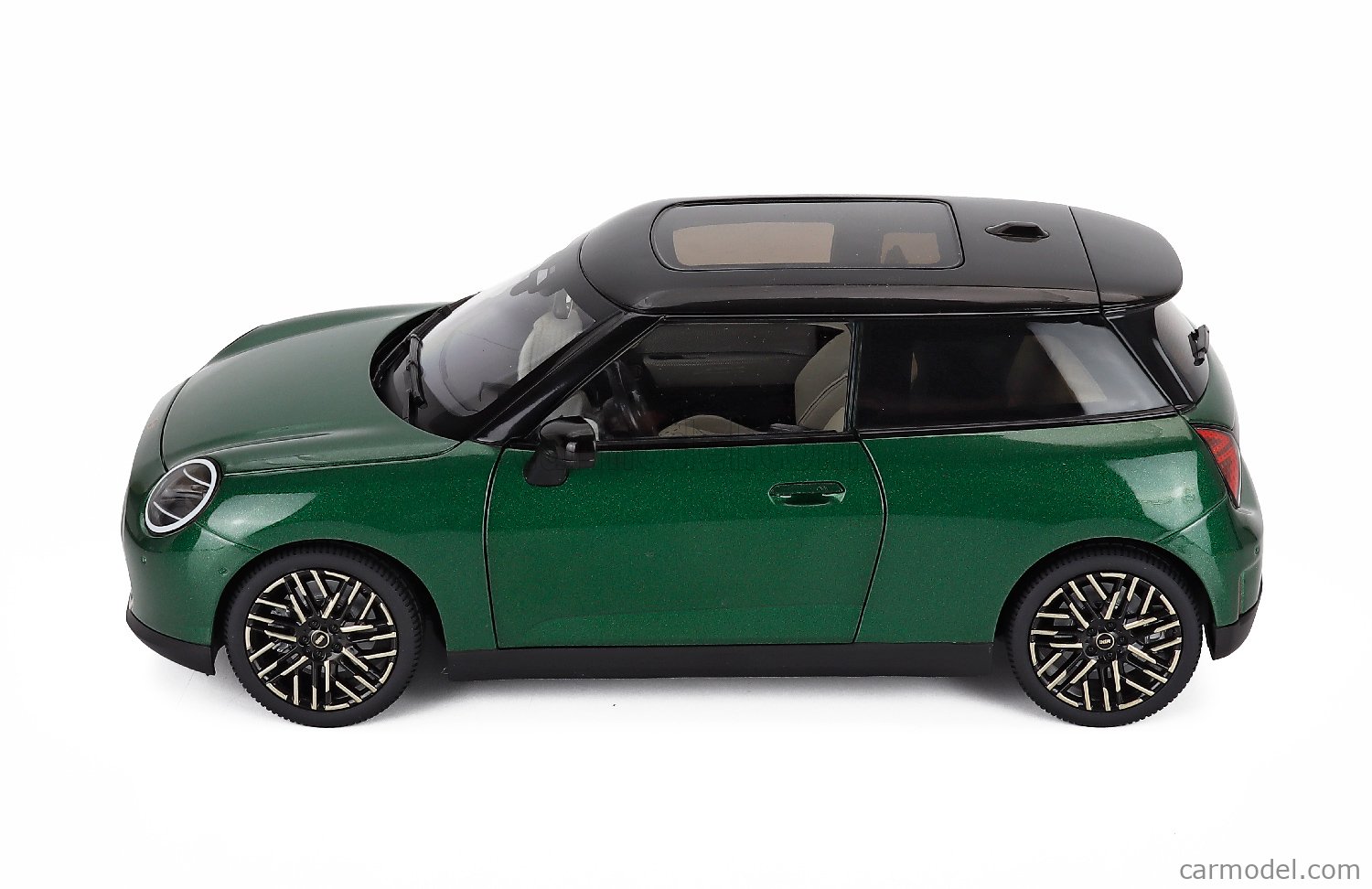 TRUESCALE 80435B5CFC1 Scale 1/18 | MINI COOPER SE 2023 BRITISH