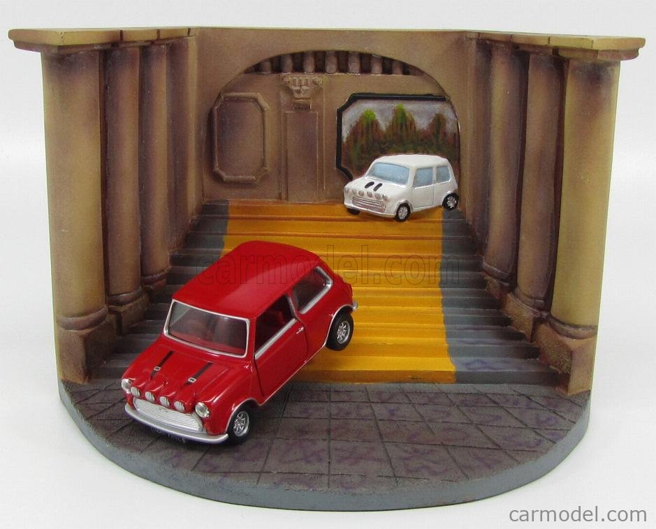 CC82217 Scale 1/36 MINI COOPER S THE ITALIAN JOB DIORAMA RED