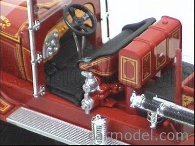 LUCKY-DIECAST LCD32347 Масштаб 1/43  STUDEBAKER FIRE ENGINE TRUCK 1928 RED