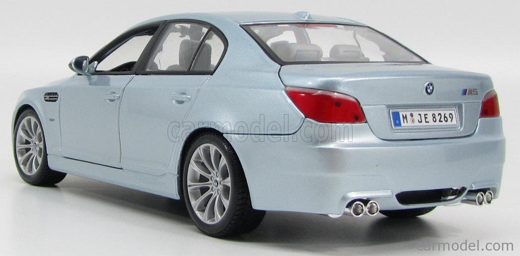 MAISTO 31144LBS Scale 1/18  BMW 5-SERIES M5 2004 LIGHT BLUE SILVER