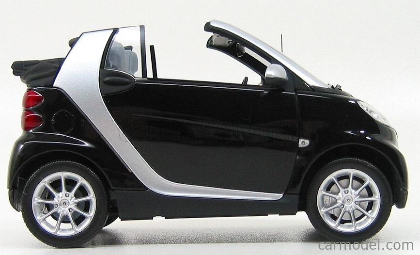 MINICHAMPS Q0022566V001C18Q00 Scale 1/18 | SMART FORTWO