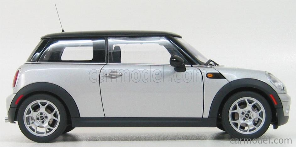 AUTOART 75001 Scale 1/18 | MINI COOPER 2006 SILVER BLACK