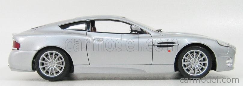 Burago 1/18 - Aston Martin Vanquish Argentée - Modèle De Collection Exposé